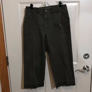 TravelSmith Uniform Green Cropped Pants Size 10